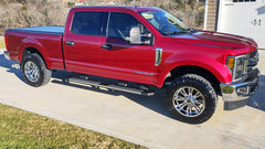 The image showcases a 22-inch Hardrock H503 Spine Xposed on a red truck.