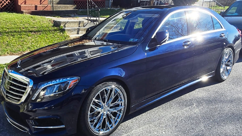 Blue Mercedes-Benz car parked on a street with 22' Laxani Wheels